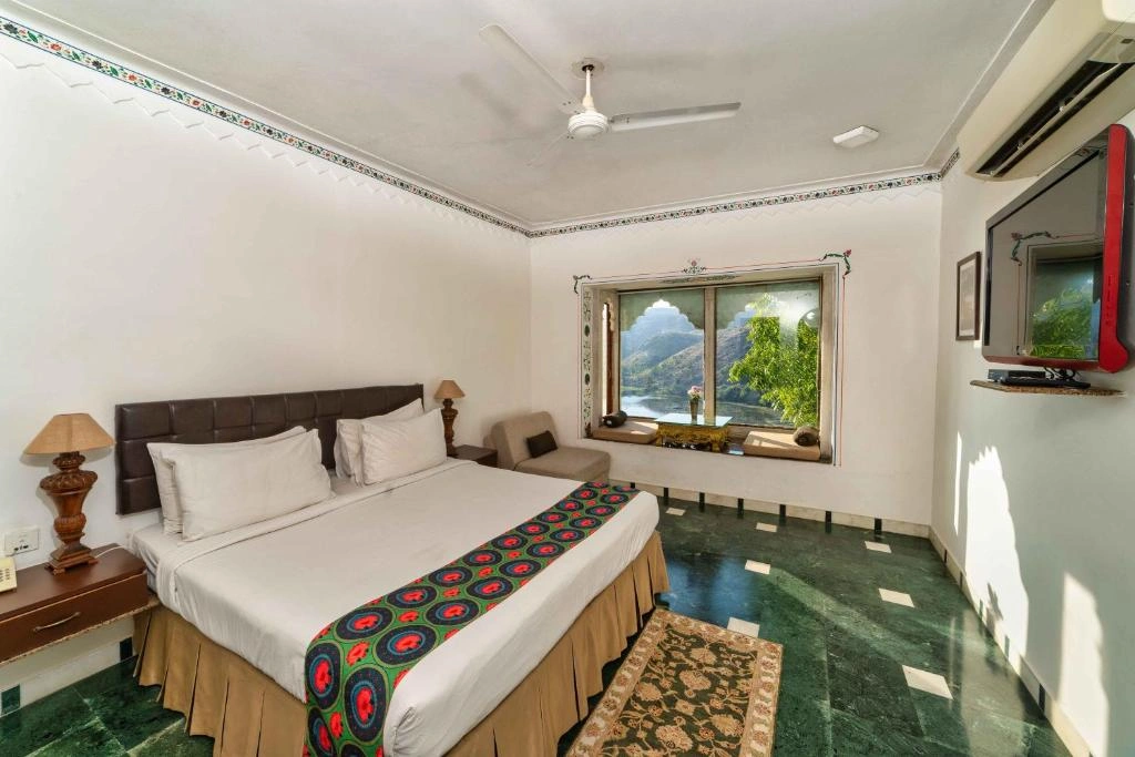 YAN ROOM