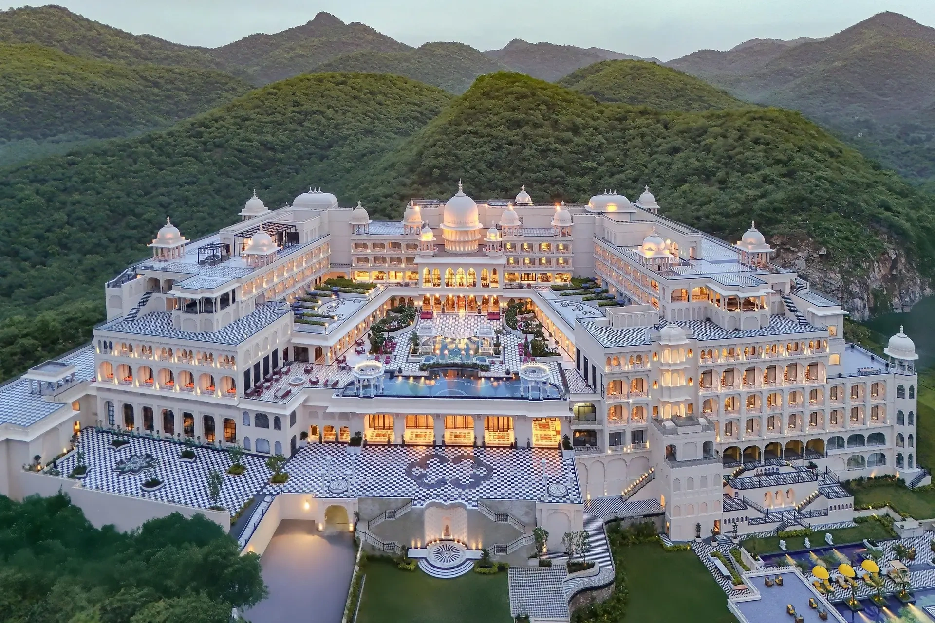 Wyndham Grand Fatehsagar Lake